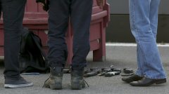枪手携AK47坐上往巴黎列车 被休假美大兵徒手下枪2015年9月9日