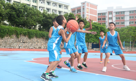 浅谈小学体育篮球教学中团队合作的重要性